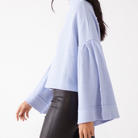 Free People Bunny Tee Knit Pullover in Blue Moon‎ Quartz Bell Sleeves Size Small - Picture 3 of 9